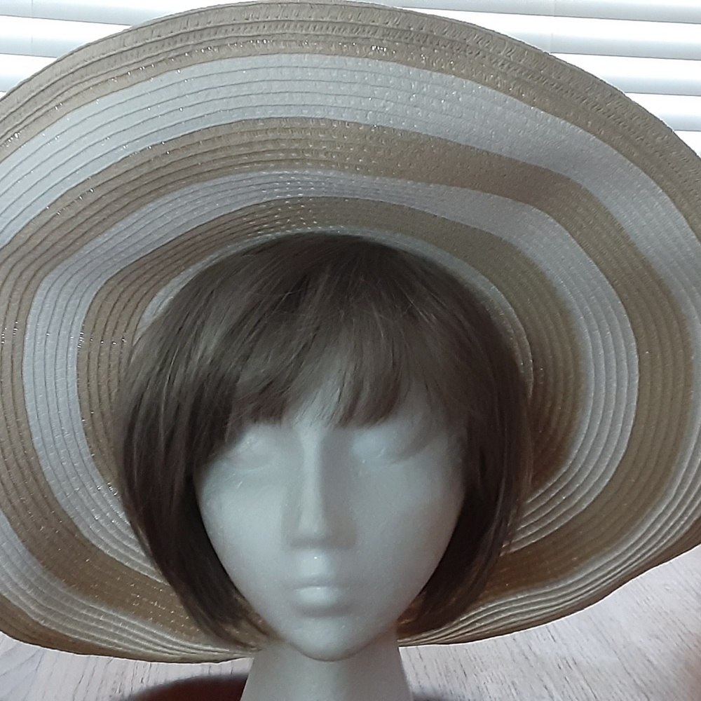 Beachy hat